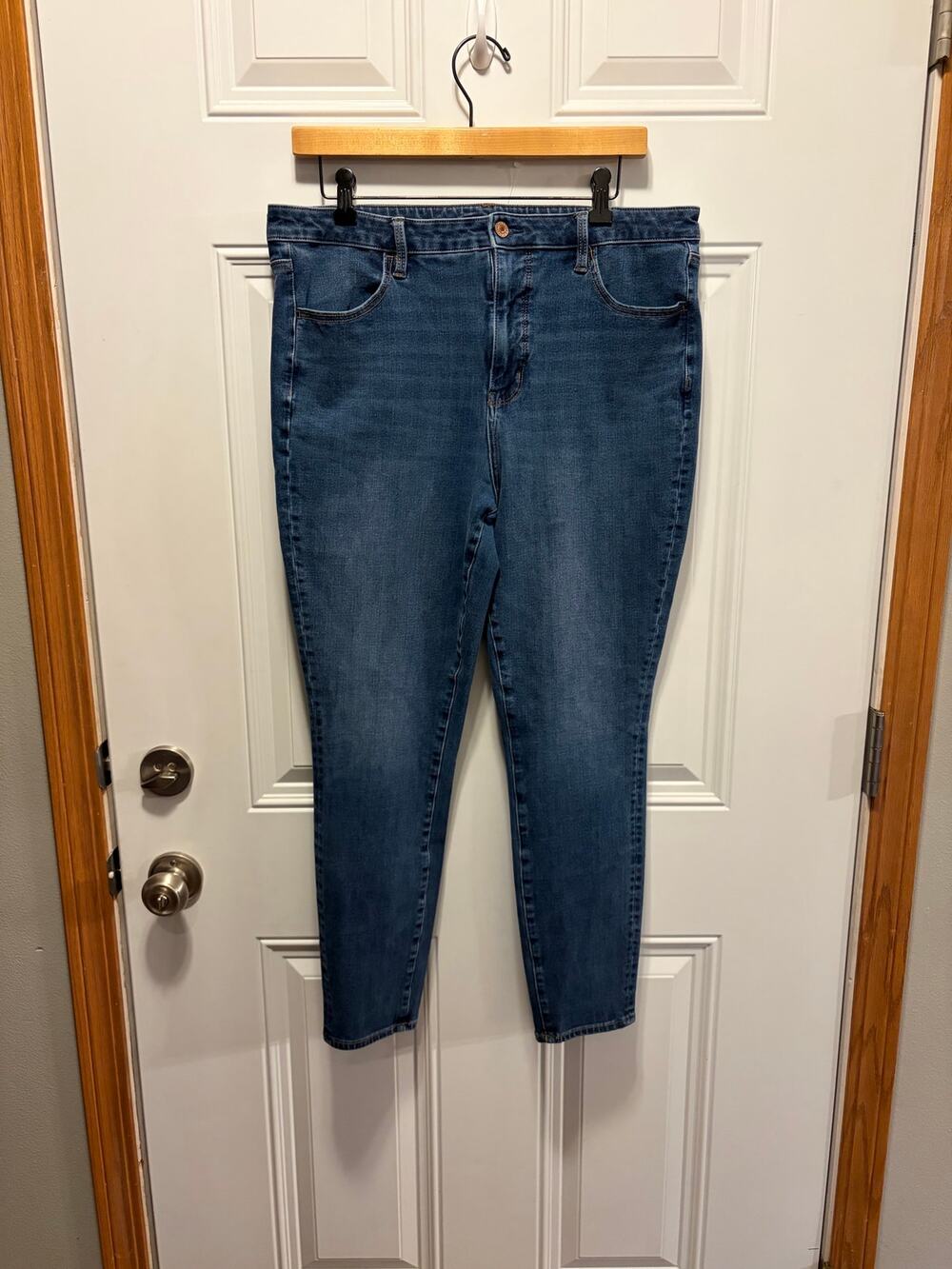 American Eagle Womenβs Size 16 Regular Super High-Waisted Jegging Skinny Jeans